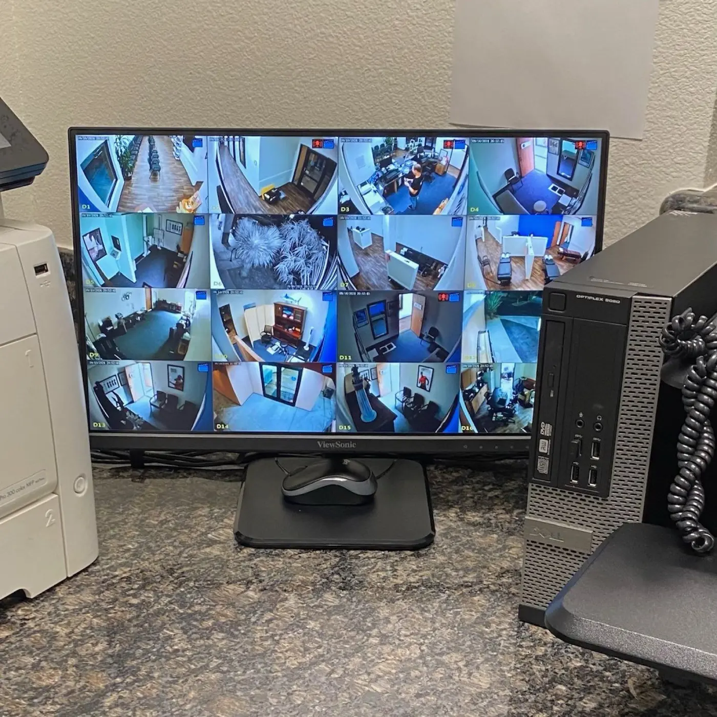 Monitoring station with multi-camera video grid
